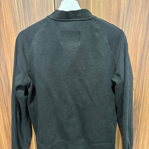 Elevate Your Style with the Hunter Classical Bomber Vest - Picture 2 of 3